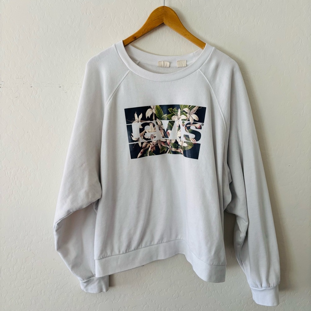 Levi's Women's White Graphic Sweater‎